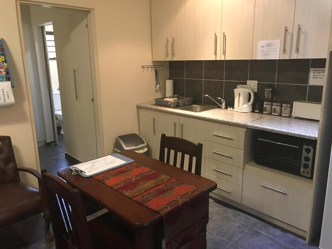 A Little Guesthouse Блумфонтейн Экстерьер фото